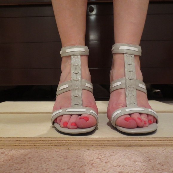 LAST CHANCE Charles Jourdan Gray Brea Sandals - Picture 1 of 5